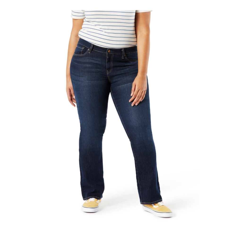 Boot Cut size 24M, NWT Signature by Levi Strauss, Modern